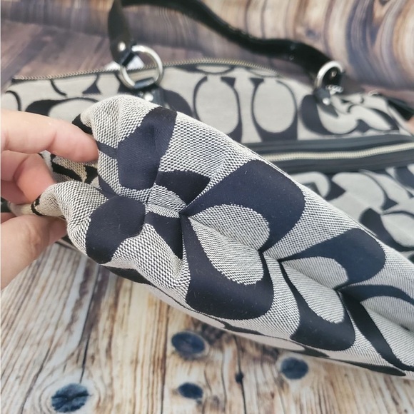 Coach Daisy Signature Tote Authentic - Picture 9 of 9